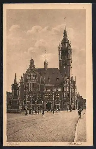 AK Dessau, Rathaus mit Denkmal und Strasse