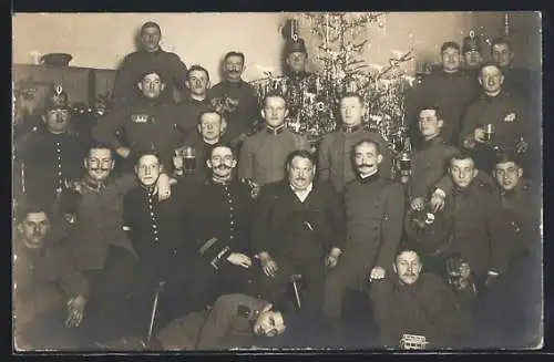 Foto-AK Goslar, Regimentsfeier, Soldaten am Weihnachtsbaum