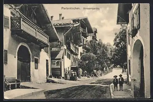 AK Partenkirchen, Strassenpartie mit Trachtenknaben