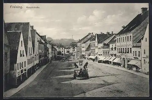 AK Freising, Hauptstrasse mit Geschäften und Brunnen