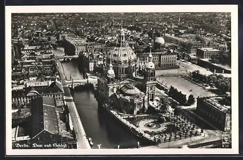 AK Berlin, Panoramablick auf Dom und Schloss