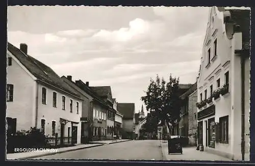 AK Ergoldsbach /Ndby., Strassenpartie mit Restaurant