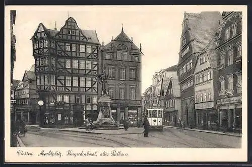 AK Giessen, Marktplatz mit Kriegerdenkmal und altes Rathaus, Strassenbahn