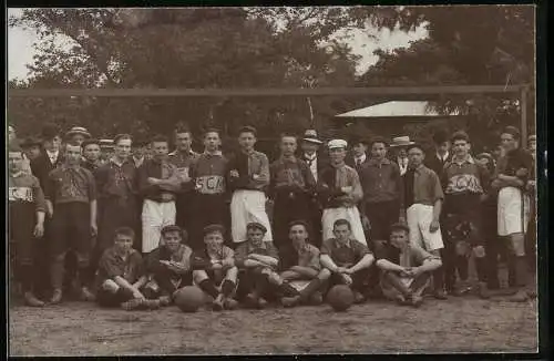 Fotografie unbekannter Fotograf und Ort, Manschaft des berliner Fussballverein S.C. Minerva 93