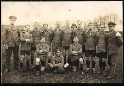 Fotografie unbekannter Fotograf und Ort, junge Burschen des berliner Fussballverein S.C. Minerva 93