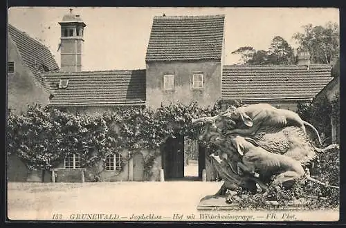 AK Grunewald, Jagdschloss, Hof mit Wildschweinsgruppe