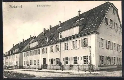 AK Königsfeld / Schwarzwald, Schwesternhaus mit Strassenpartie