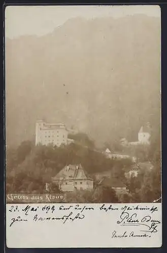 AK Klaus, Ortsansicht mit Turm und Bergwand