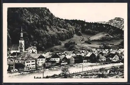 AK Lauffen bei Bad Ischl, Ortsansicht mit Fluss und Bergpanorama