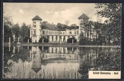 AK Rheinsberg /Mark, Schloss Rheinsberg, Ansicht vom Wasser