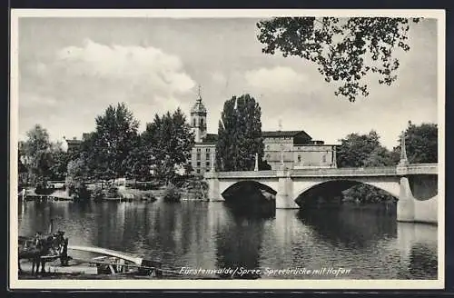 AK Fürstenwalde /Spree, Spreebrücke mit Hafen