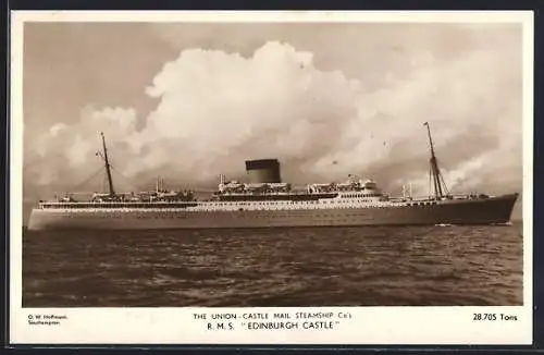 AK Passagierschiff R.M.S. Edinburgh Castle auf hoher See, Union-Castle Liner