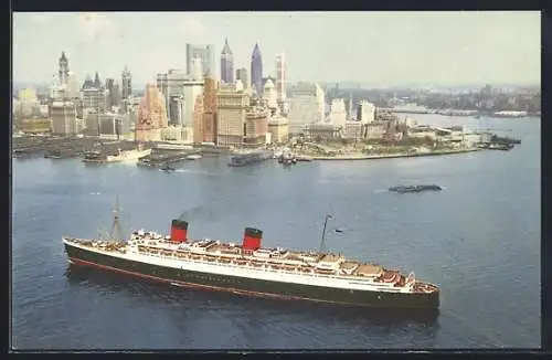 AK Passagierschiff RMS Queen Elizabeth vor Manhattan, Cunard Line