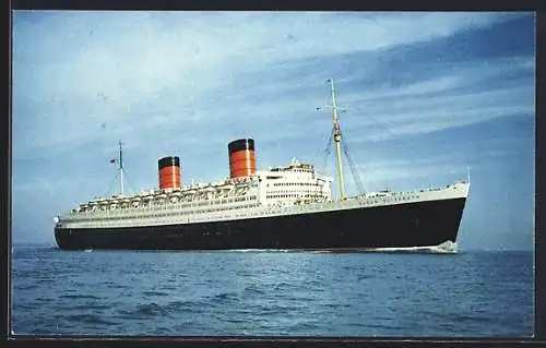 AK Passagierschiff RMS Queen Elizabeth auf See, Cunard Line