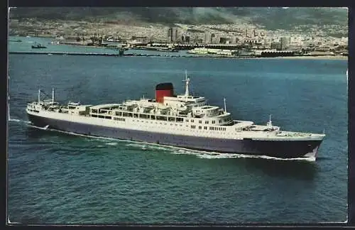 AK Passagierschiff RMS Windsor Castle vor der Küste