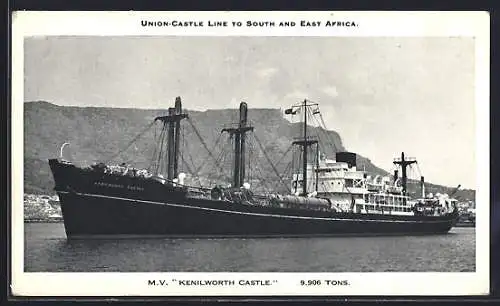 AK Handelsschiff MV Kenilworth Castle vor der Küste, Union-Castle Liner