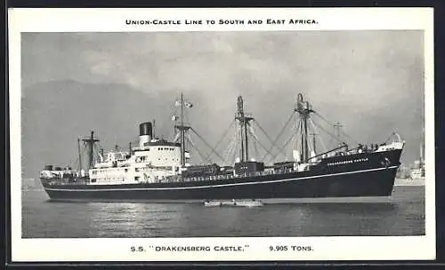 AK Handelsschiff SS Drakensberg Castle vor der Küste, Union-Castle Liner