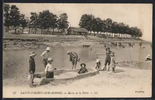 AK Saint-Valery-sur-Somme, Bains de la Ferté avec enfants jouant sur la plage