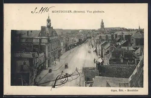 AK Montdidier, Vue générale de la rue principale et des bâtiments alentours