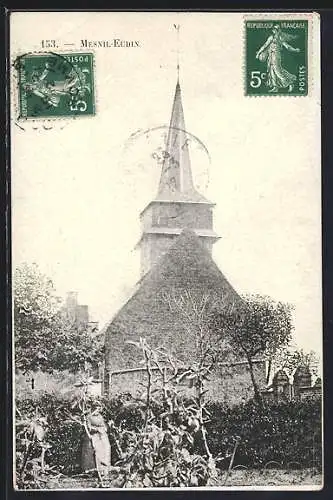 AK Mesnil-Eudin, Église avec son clocher distinctif et jardin en avant-plan