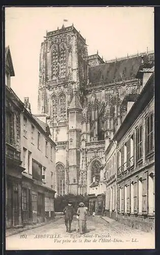AK Abbeville, Église Saint-Vulfran vue de la Rue de l`Hôtel-Dieu