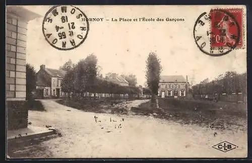 AK Hornoy, La Place et l`École des Garcons