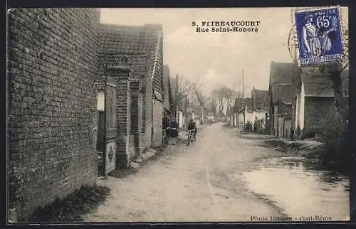 AK Flibeaucourt, Rue Saint-Honoré avec charrette et maisons en briques