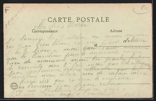 AK Morlancourt, La Place avec habitants sur la place centrale
