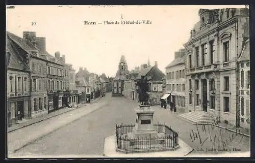 AK Ham, Place de l`Hôtel-de-Ville avec statue centrale