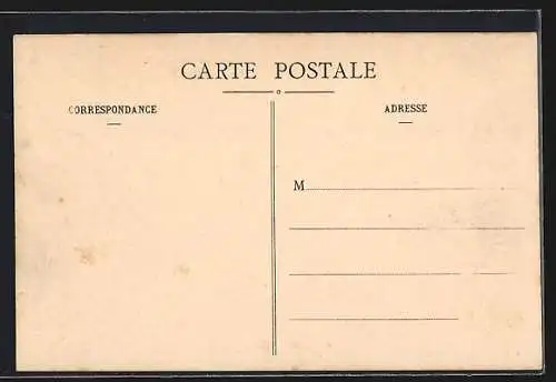 AK Péronne, Grande Place avec bâtiments historiques et calèche