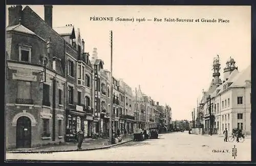 AK Péronne, Rue Saint-Sauveur et Grande Place en 1926