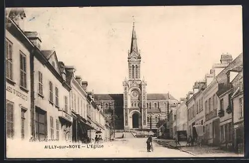 AK Ailly-sur-Noye, L`église et la rue principale animée