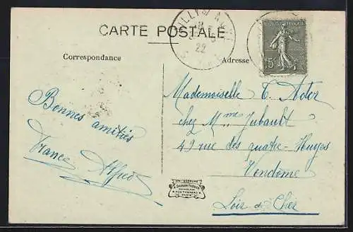 AK Ailly-sur-Noye, L`église et la rue principale animée