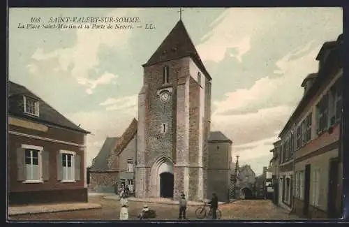 AK Saint-Valery-sur-Somme, La Place Saint-Martin et la Porte de Nevers