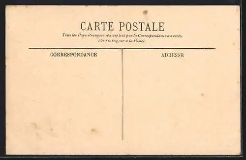 AK Saint-Valery-sur-Somme, La Place Saint-Martin et la Porte de Nevers
