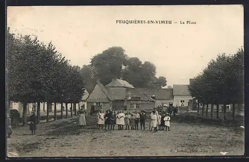 AK Feuquières-en-Vimeu, La Place avec enfants et maisons environnantes