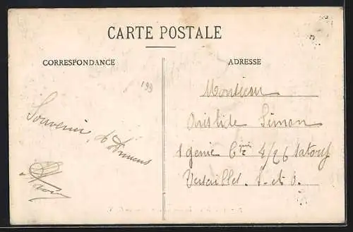 AK Amiens, La Rue des Donz avec des passants et maisons anciennes