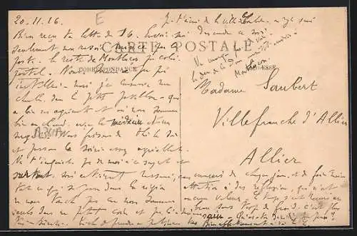 AK Corbie, La Rue Hersent avec vue sur la cathédrale et passants