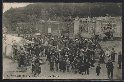 AK Villers-Bretonneux, Place du Marché animée avec foule et étals de marché