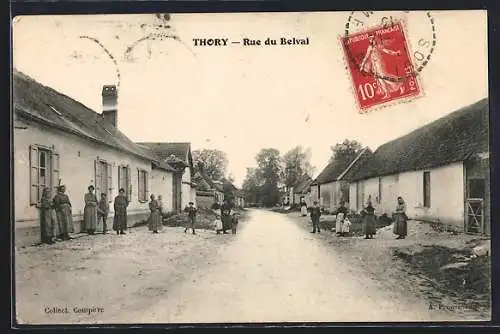 AK Thory, Rue du Belval avec habitants en promenade