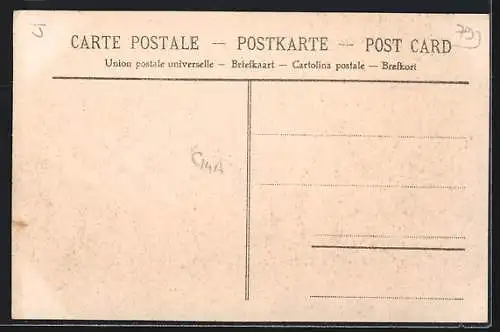 AK Nanteuil, École des Saints-Pères avec élèves et enseignants devant l`école