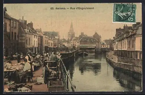 AK Amiens, Rue d`Engoulevent avec marché animé le long du canal