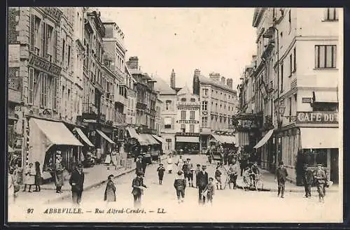AK Abbeville, Rue Alfred-Cendre mit geschäftigem Treiben und Geschäften