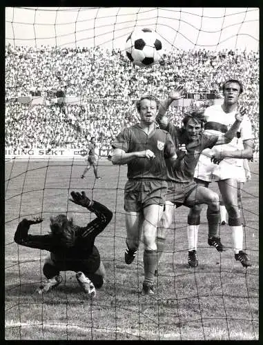 Fotografie Fussball-Bundesliga, VfB Stuttgart vs. FC Bayern München, Hansen trifft für den VfB Stuttgart