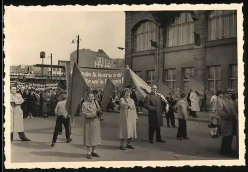 Fotografie unbekannter Fotograf, Ansicht Berlin, Arbeiterbewegung, Demonstration zum 1. Mai