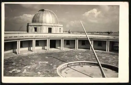 Fotografie unbekannter Fotograf, Ansicht Chorzow, Blick in den Hof des Planetariums