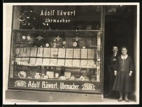 Fotografie unbekannter Fotograf, Ansicht Hamburg, Uhrmacher Geschäft Adolf Häwert, Schaufenster