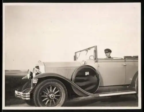 Fotografie Auto, Buick mit Fahrer, Kennzeichen IV-33266