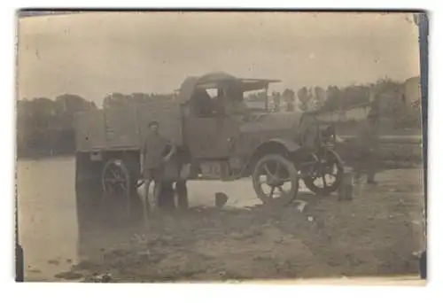 9 Fotografien Opel LKW, Soldaten mit Opel LKW und Mannesmann-MULAG