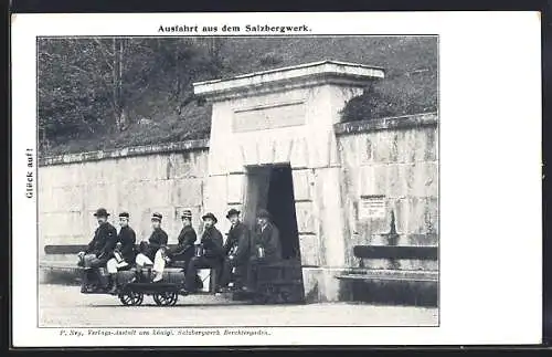 AK Berchtesgaden, Königl. Salzbergwerk, Besucher bei der Ausfahrt